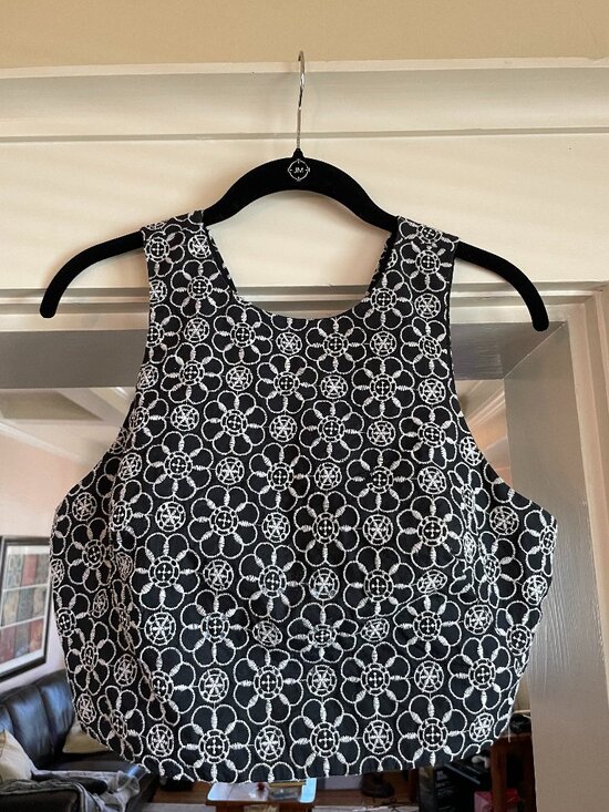 Anthropologie Tops - Anthropologie Embroidered Crop top with White embroidery and Eyelet Detail - M